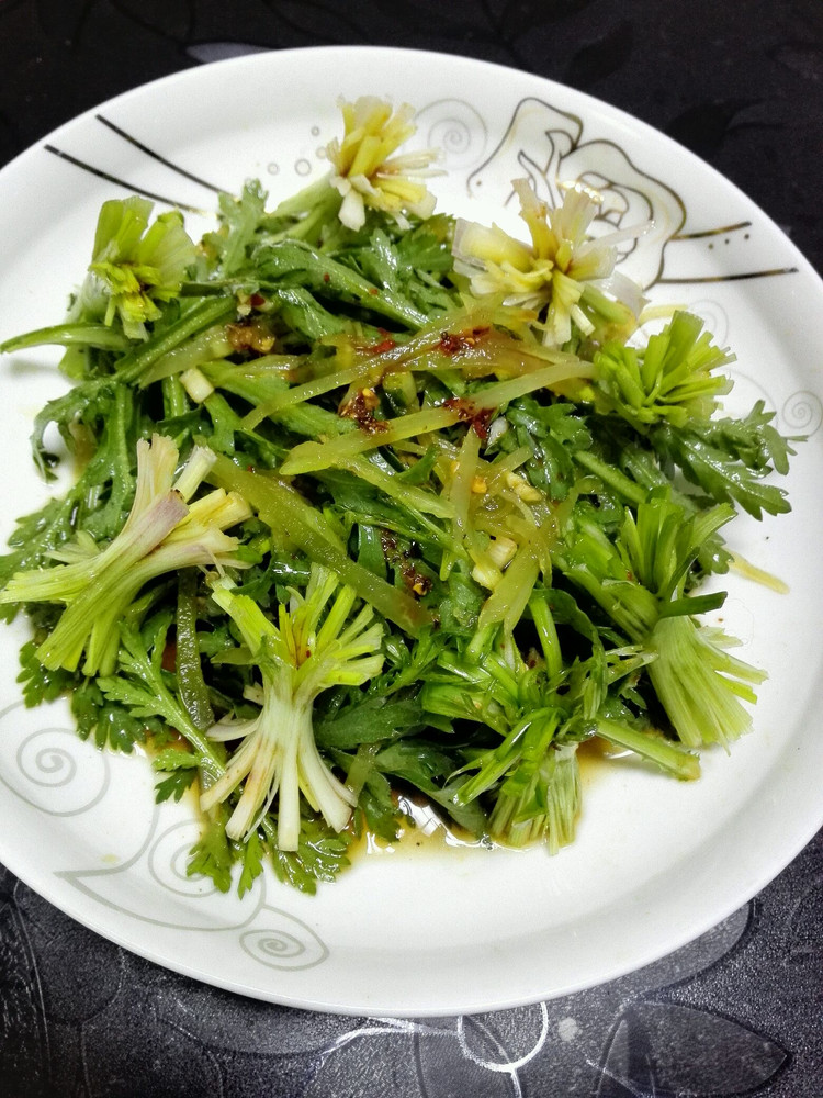 凉拌茼蒿菜的做法