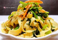 #刘畊宏女孩减脂饮食#千张拌茼蒿胡萝卜丝的做法