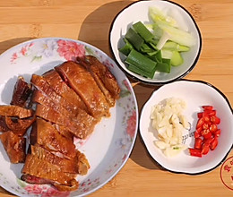 #福气年夜菜#蒜苗腊鸡腿的做法