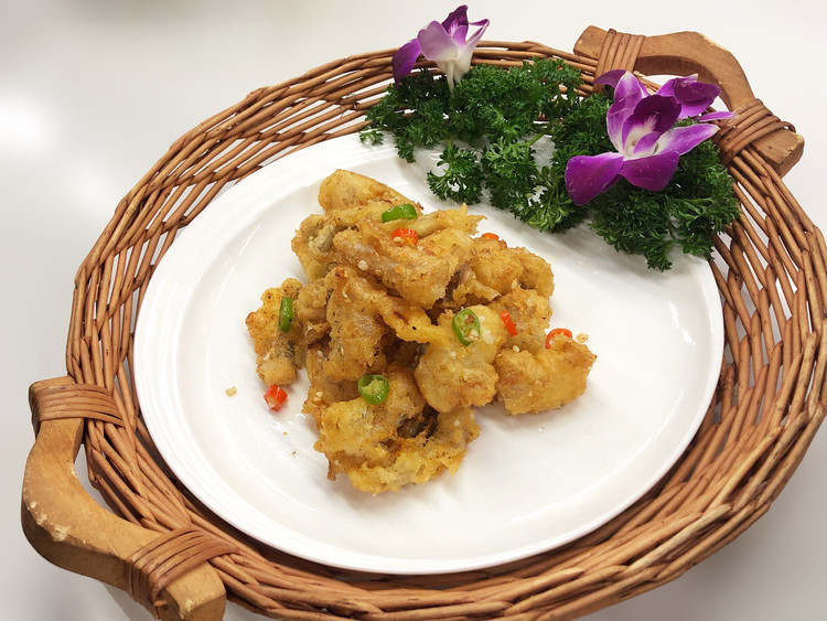 快手制香酥椒盐龙头鱼（九肚鱼）的做法
