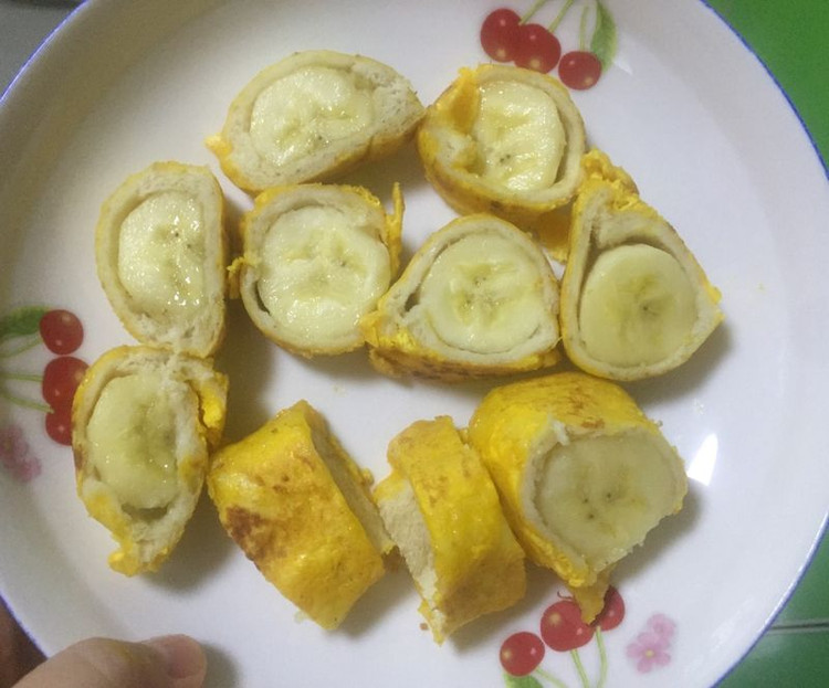 十个月辅食《鸡蛋香蕉吐司卷》的做法