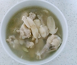 松茸两吃：松茸鸡汤，黄油煎松茸的做法