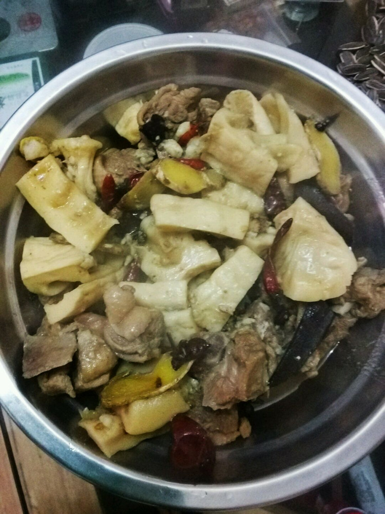 笋子烧鸭子的做法