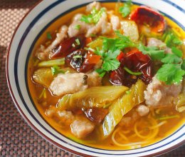 #秋日抢鲜“蟹”逅#香辣酸菜滑肉米线的做法