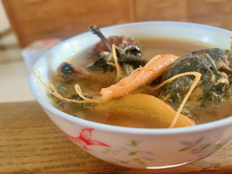 小姨妈老火汤：人参桂圆冬菇煲乌鸡汤的做法