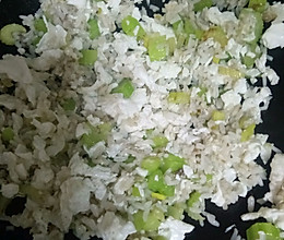 #美食视频挑战赛# 咸蛋白炒饭的做法