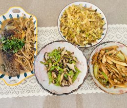 午餐晚餐午餐晚餐：红烧鲫鱼/包菜炒粉条/香菇炒辣椒/炒笋片的做法
