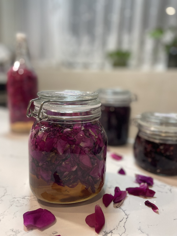 玫瑰花的N种做法-玫瑰酱、玫瑰酒、玫瑰醋……的做法