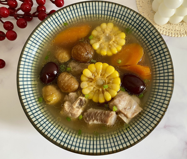 板栗胡萝卜玉米排骨汤的做法