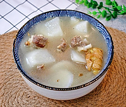 #相聚组个局#白萝卜排骨汤这么做，清甜不油腻的做法