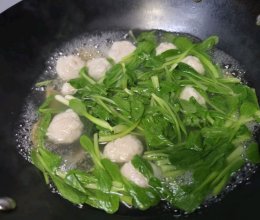 #黄河路美食#青鱼丸鸡毛菜汤的做法