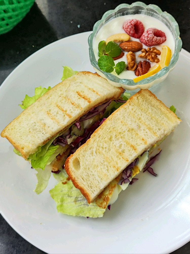 芝麻酱蔬菜三明治的做法