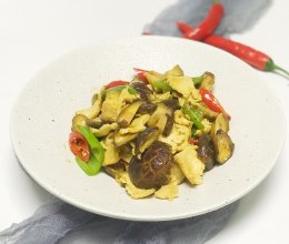 此菜有菇中皇后美称，老年人可以适当多吃，让血液里的脂肪不升高的做法
