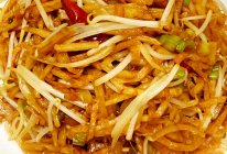肉丝炒饼丝的做法