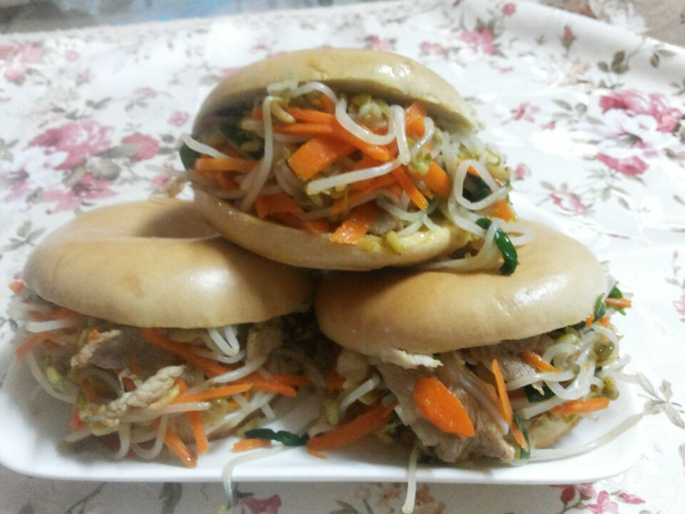 继光饼夹豆芽菜（也可叫金丝汉堡）的做法
