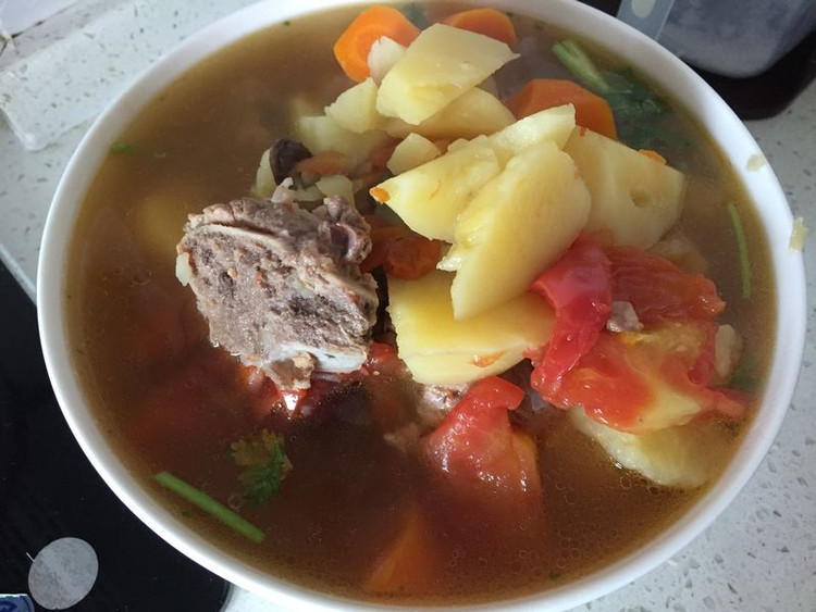 土豆排骨汤——简单好吃但不快的吃的做法