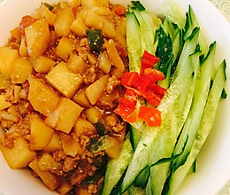 土豆肉末炸酱面的做法