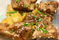 糖醋口排骨炖土豆的做法