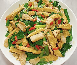 #开启观赛嗨吃局# 油豆腐韭菜炒肉的做法