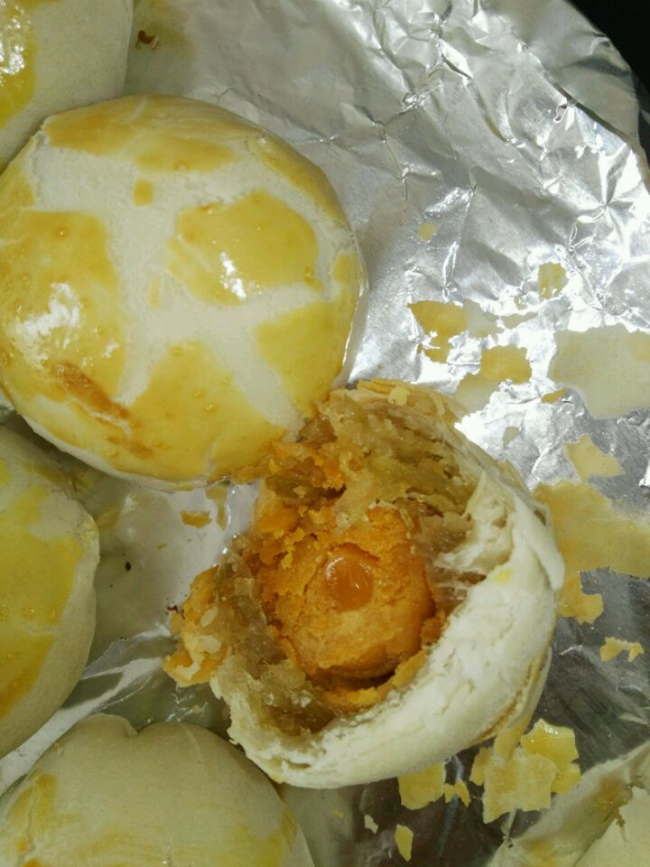 特好吃的拉丝冬蓉蛋黄酥图1