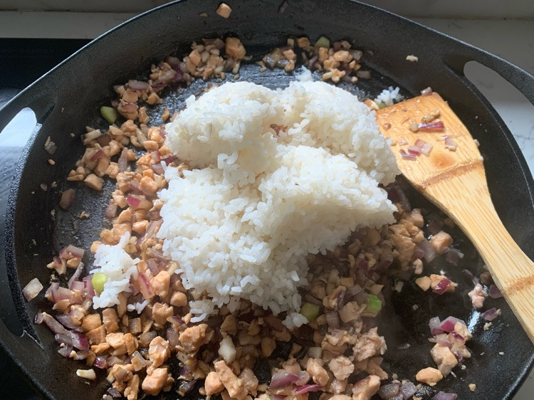 孩子们百吃不厌的三文鱼烩饭图6