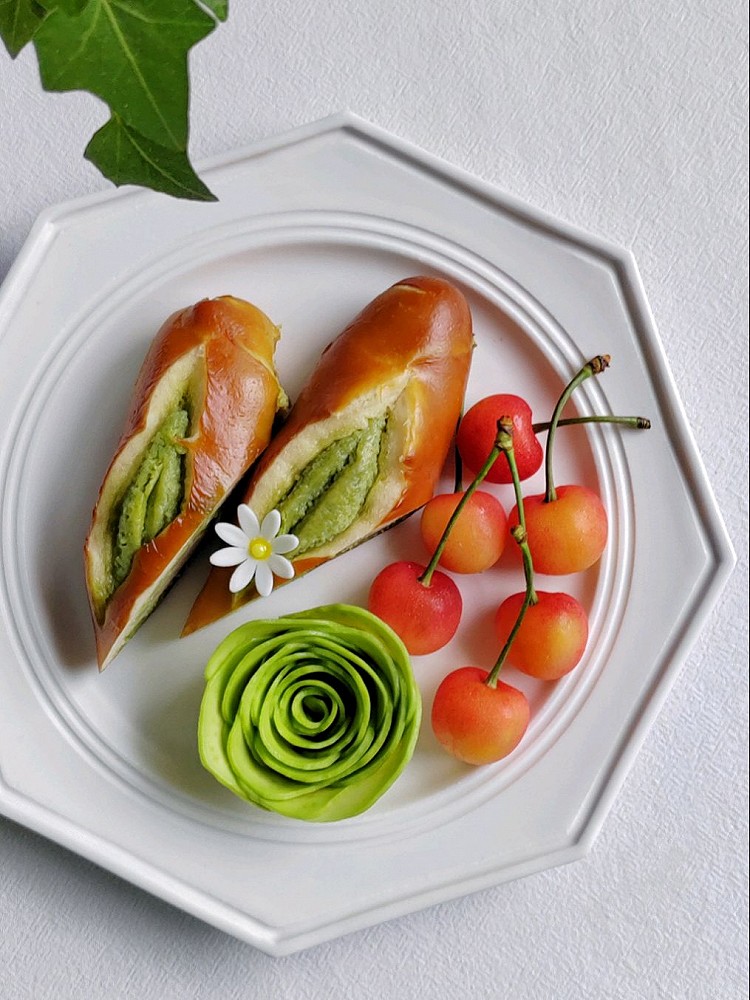 早餐𓎩𓌉𓇋 ‎：☆自制抹茶奶酥碱水☆樱桃🍒☆牛油果🥑☆提拉米苏杯☆咖啡☕分享一句话：“别让生活过得只剩工作 忘了快乐”图2