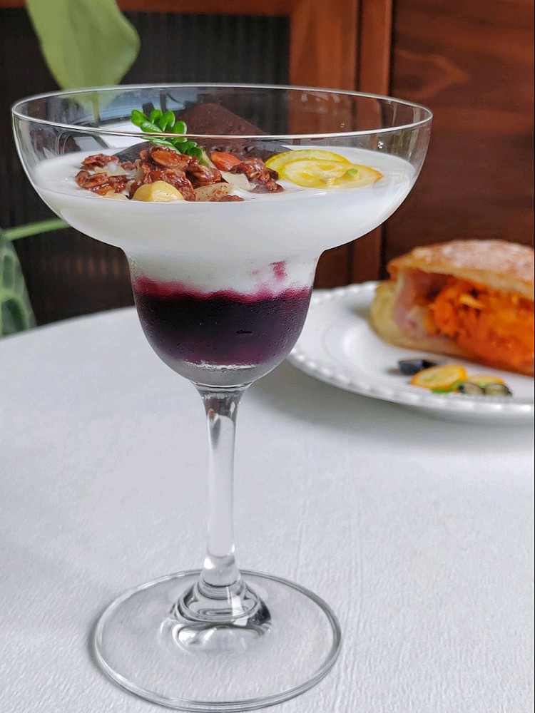 早餐：‎☆芋泥肉松咸蛋黄恰巴塔☆酸奶杯☆咖啡☕图3