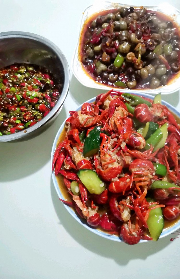 凉拌鲫鱼，蒜蓉小龙虾，香辣田螺图2