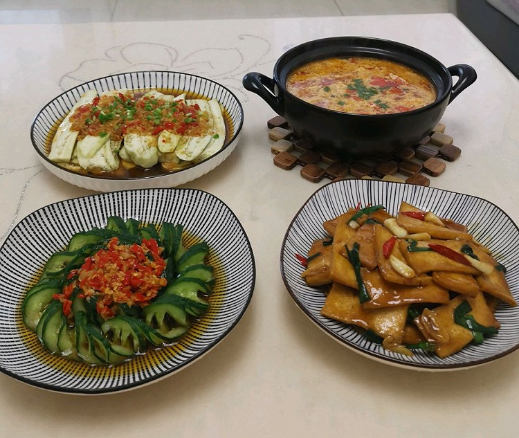 煎豆腐、凉拌黄瓜、蒜蓉蒸茄子图1