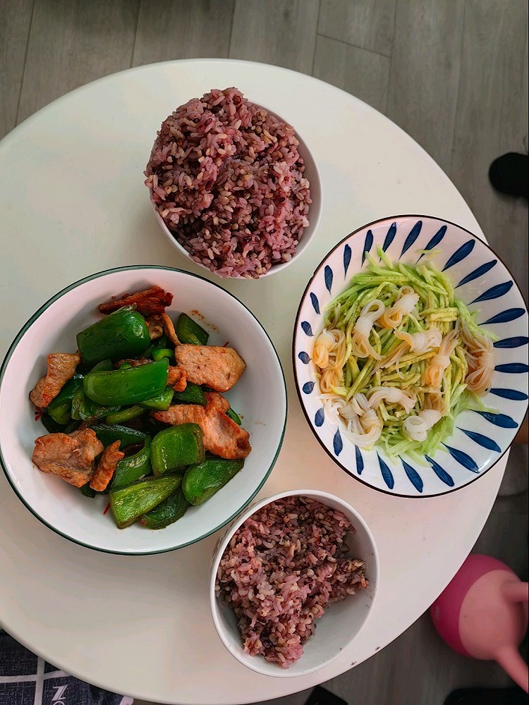 青椒炒肉，魔芋黄瓜丝图2