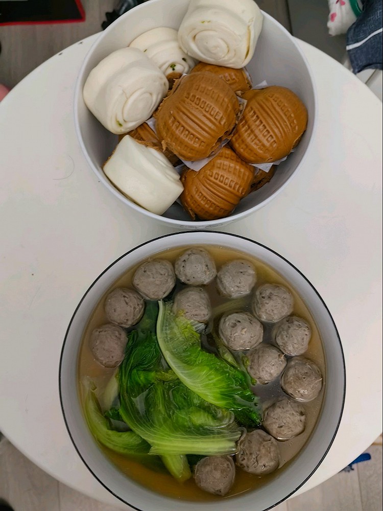 生菜牛肉丸，核桃包，葱油花卷图1
