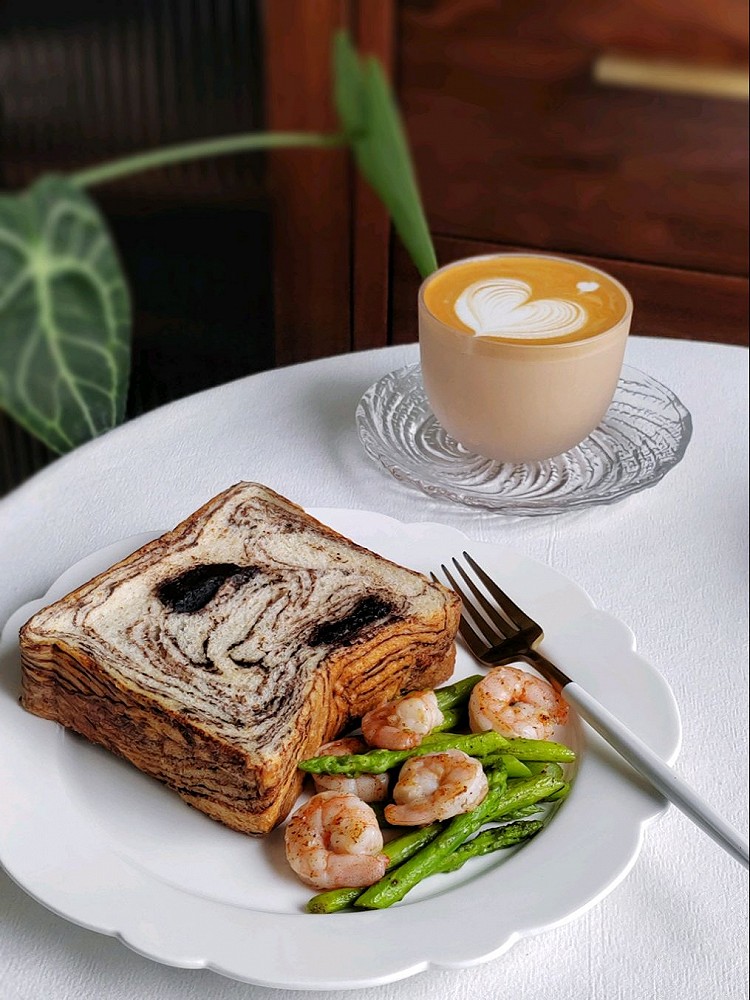 早餐𓎩𓌉𓇋 ‎：☆巧克力吐司☆甜品碗🥣☆咖啡☕𖤣𖥧𖥣｡𖤣天气预报37度，不想出门啊😦图5