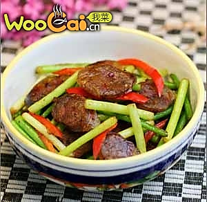 蒜苔炒香肠的做法