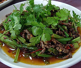 芹香牛肉丝的做法