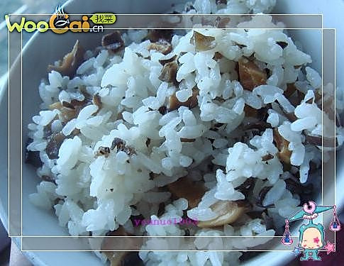 简单易做的香菇木耳焖饭的做法
