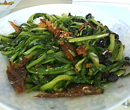 豆豉鲮鱼炒油麦菜的做法